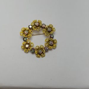 Color changing flower wreath pin
